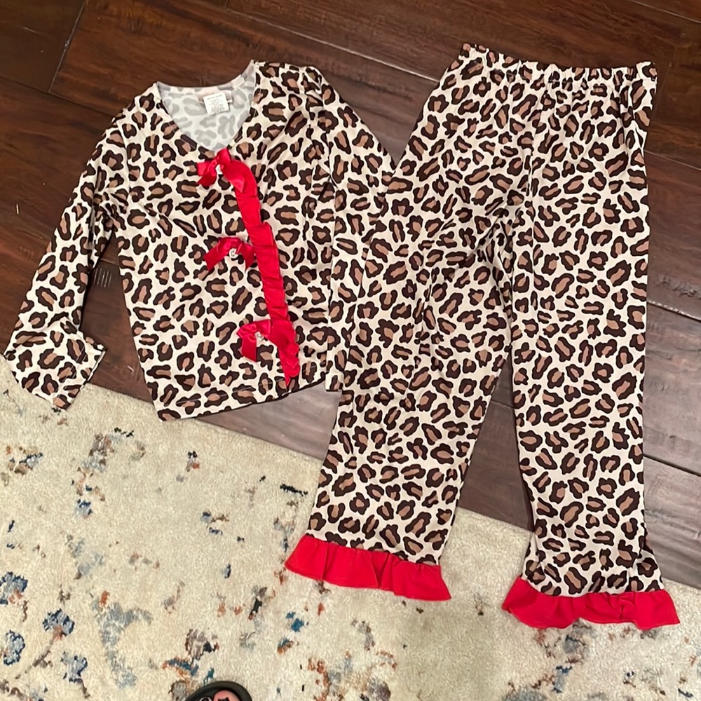 Laura Dare size 6 pajamas set